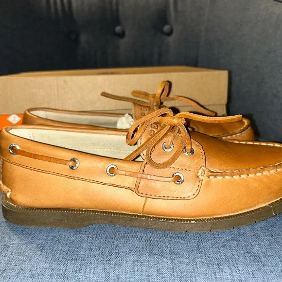 Sperry boat shoes- new in box - Picture 5 of 6